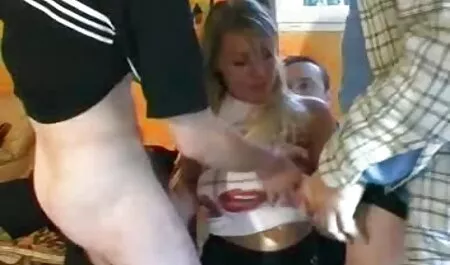 Một đồng bốn với phim sec nhat ban gai xinh một vành đai thủ dâm trên mông cô ta.