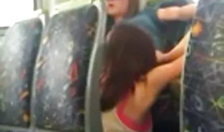 Lesbian với tắm khoáng ba, Hai gái nhật vú to